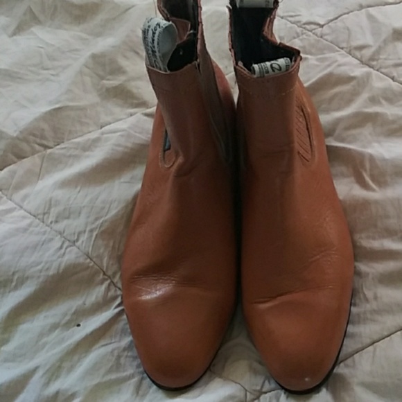 D'Menedez Boots - Picture 2 of 3